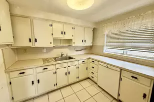 105 Primrose Ln, Melbourne, FL 32901 - Photo 2