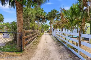 42 Vip Is, Grant-Valkaria, FL 32949 - Photo 36
