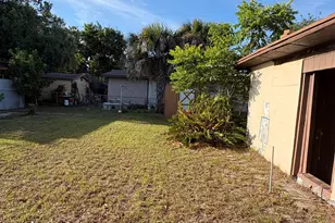305 Live Oak Ln, Melbourne, FL 32935 - Photo 2