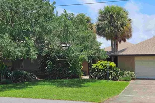 425 Arrowhead Ln, Melbourne Beach, FL 32951 - Photo 2