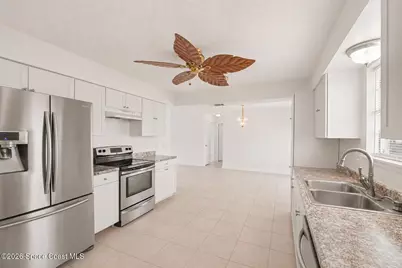 901 Grandeur Street SE, Palm Bay, FL 32909 - Photo 4