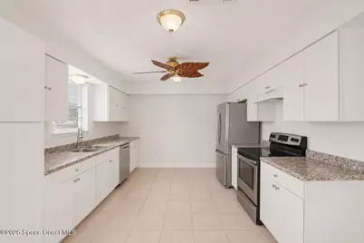 901 Grandeur Street SE, Palm Bay, FL 32909 - Photo 2