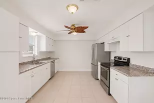 901 Grandeur St SE, Palm Bay, FL 32909 - Photo 2