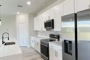 526 Oleander Ln NW, Palm Bay, FL 32907 - Photo 4