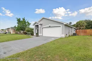 897 Hunters Creek Dr, Melbourne, FL 32904 - Photo 2