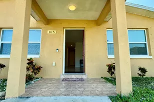 815 Juniper Ln, Melbourne, FL 32901 - Photo 2