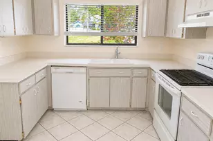 986 Piedmont Ave NE, Palm Bay, FL 32907 - Photo 4