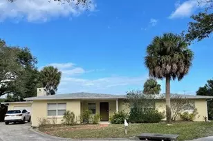 589 Hillside Ct, Melbourne, FL 32935 - Photo 2