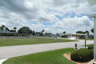 1040 E Dracena Dr E, Micco, FL 32976 - Photo 14