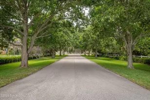 4500 Hunters Run Cir, Grant-Valkaria, FL 32949 - Photo 4