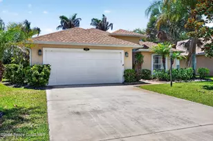 969 Tavernier Cir NE, Palm Bay, FL 32905 - Photo 2