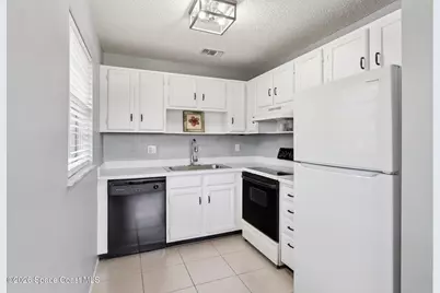 105 Spring Lake Court #203, Vero Beach, FL 32962 - Photo 8