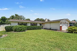 830 Hillcrest Ave, Titusville, FL 32796 - Photo 4