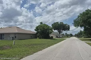 2565 E Dorchester Dr, Deltona, FL 32738 - Photo 4