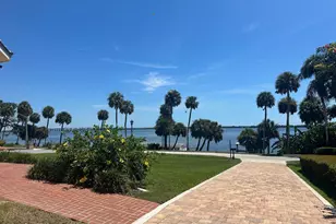 1613 N Indian River Dr, Cocoa, FL 32922 - Photo 2