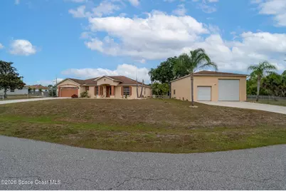 368 Thunderbird Avenue NW, Palm Bay, FL 32907 - Photo 2