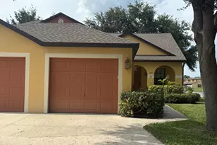 1075 Luminary Cir, Melbourne, FL 32901 - Photo 2