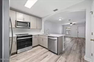 990 Luminary Cir, Melbourne, FL 32901 - Photo 8