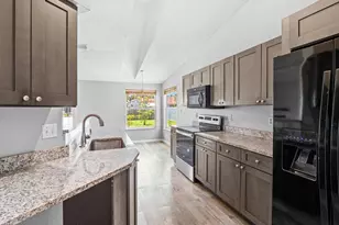 648 Munich St NW, Palm Bay, FL 32907 - Photo 4