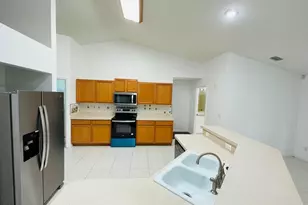 670 Elmont St NW, Palm Bay, FL 32907 - Photo 4