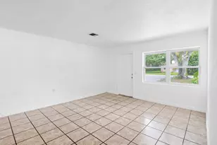 87 NW Irwin Ave, West Melbourne, FL 32904 - Photo 4