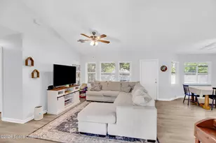 586 Sea Fury Ave SW, Palm Bay, FL 32908 - Photo 4