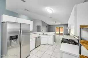 1664 Vista Lake Cir, Melbourne, FL 32904 - Photo 4