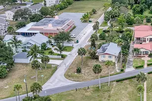 2910 Riverview Dr, Melbourne, FL 32901 - Photo 2