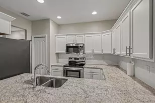 1030 Venetian Dr, Melbourne, FL 32904 - Photo 4