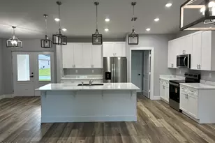 827 Everglade Ave SE, Palm Bay, FL 32909 - Photo 4