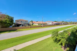 551 Casa Bella Dr, Cape Canaveral, FL 32920 - Photo 6