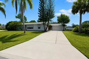 581 Borraclough Ave NW, Palm Bay, FL 32907 - Photo 1