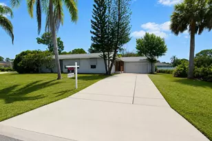 581 Borraclough Ave NW, Palm Bay, FL 32907 - Photo 1