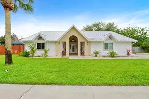 2582 Empire Ave E, Melbourne, FL 32934 - Photo 2