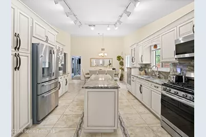 2582 Empire Avenue E, Melbourne, FL 32934 - Photo 16