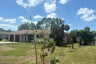 714 Magellan Dr, Sarasota, FL 34243 - Photo 2
