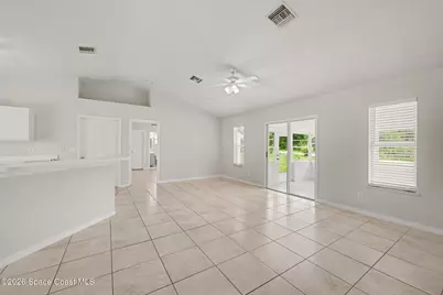 226 12th Street SW, Vero Beach, FL 32962 - Photo 2