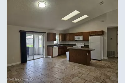 842 Aruba Avenue SE, Palm Bay, FL 32909 - Photo 4