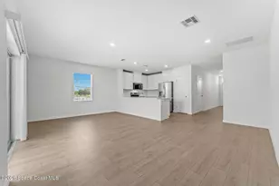 9732 Venetian Sq, Vero Beach, FL 32966 - Photo 16