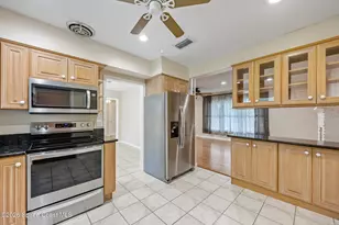 138 W Pasco Ln, Cocoa Beach, FL 32931 - Photo 4