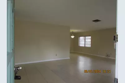 211 W Laila Drive, West Melbourne, FL 32904 - Photo 2