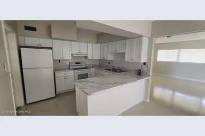 407 4th Street N, Cocoa Beach, FL 32931 - Photo 6