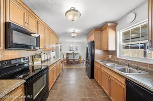 2504 Plantation Dr, Melbourne, FL 32901 - Photo 8