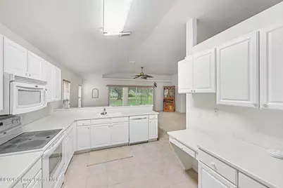 952 Tavernier Circle NE, Palm Bay, FL 32905 - Photo 10
