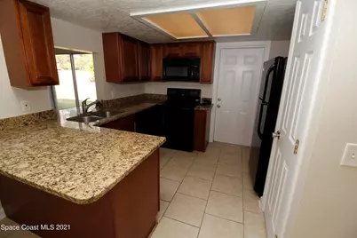 907 Commerce Road SE, Palm Bay, FL 32909 - Photo 4