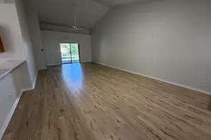 1040 Venetian Dr, Melbourne, FL 32904 - Photo 4