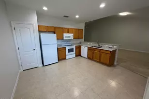 1040 Venetian Dr, Melbourne, FL 32904 - Photo 6