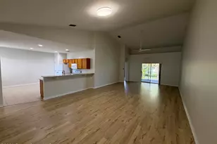 1040 Venetian Dr, Melbourne, FL 32904 - Photo 2