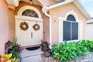 1716 Vista Lake Cir, Melbourne, FL 32904 - Photo 2