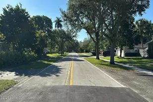 824 Holly Ln, Plantation, FL 33317 - Photo 4